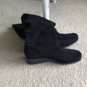 La Canadienne winter suede boots with faux fur